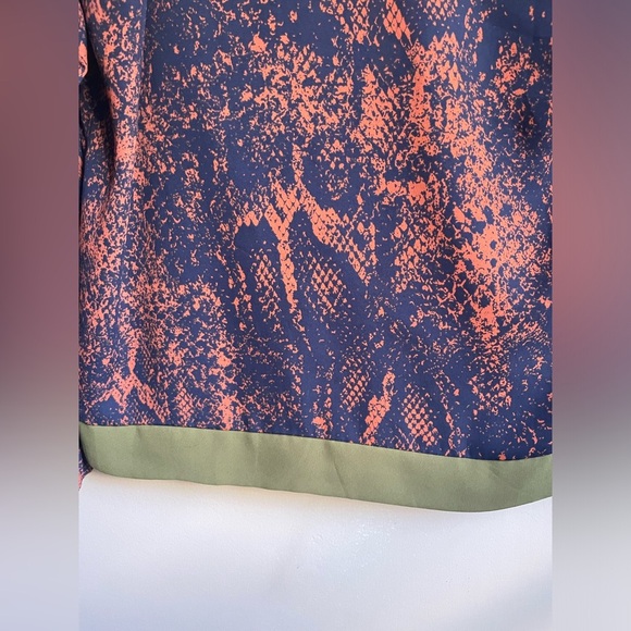 Cabi size M faux wrap reptile print v neck blouse grunge - Picture 9 of 11
